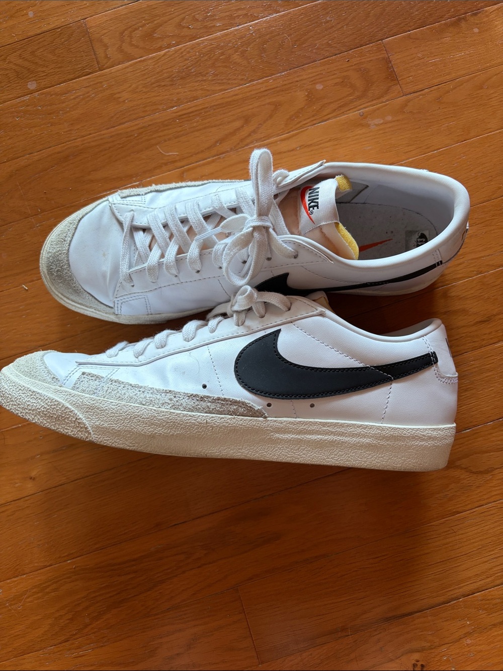 Nike Men’s White Sneakers with Black Swoosh and Yellow Tongue Accent